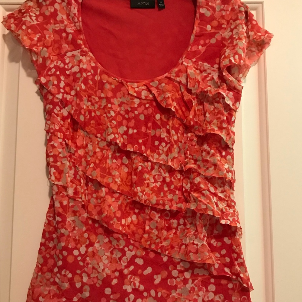 Flattering short sleeve shirt